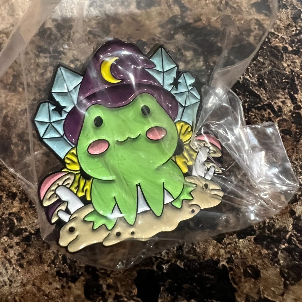 $2 FROG WITCH ENAMEL METAL PIN/BROOCH. NEW. $2 WITH ANY $10 ORDER OR MORE - Picture 8 of 16